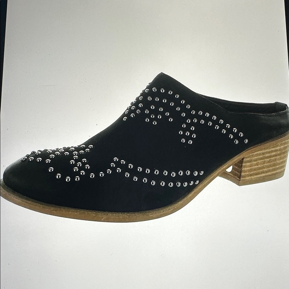 New in Box $120 Very Volatile Black Studded Leather Mule sz 10